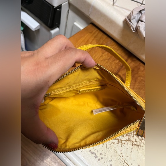 Forever 21 Yellow Croc-Embossed Women's Bag NWOT - Picture 6 of 11